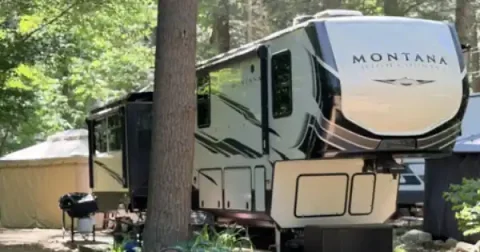 2021 Montana High Country 385BR